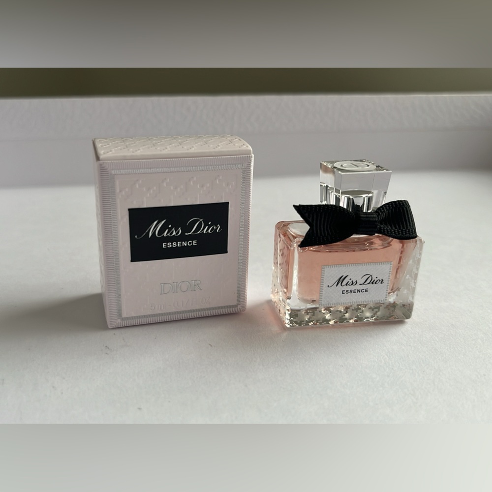 New,unused &authentic Miss Dior Essencee 5ml.Mini size/limited edition.raspberry - Picture 3 of 3